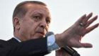 مقصلة أردوغان تطال حرية الرأي.. اعتقال رئيس تحرير صحيفة معارضة