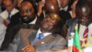 موجابي لا ينام في المؤتمرات.. "يريح عينيه فقط"