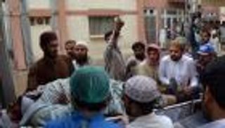 بالصور.. 17 قتيلا في تفجير ضخم غرب باكستان.. وداعش يتبنى