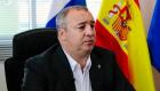 رئيس لاس بالماس ينصح برشلونة بضم نجم إشبيلية 