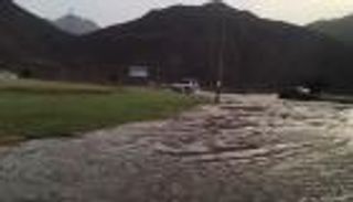 أمطار الخير تهطل على خورفكان في الإمارات