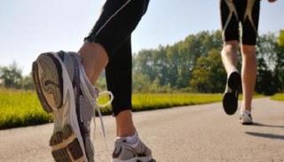 المشي أبسط الطرق للتخلص من الاكتئاب (أرشيفية)