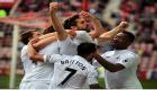 سوانزي يقترب خطوة من البقاء بالفوز على سندرلاند