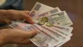 مصر.. الدولار مستقر والحكومة تنفي تغيير شكل الجنيه 