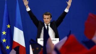 ماكرون سيتسلم السلطة رسميا اليوم
