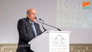 الدكتور مفيد شهاب متحدثا في المؤتمر