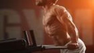 بالفيديو... للرياضيين.. طريقك لذراعين بقوة الحديد بدون أوزان