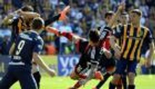 بالفيديو.. مقتل مشجع في ديربي الدوري الأرجنتيني