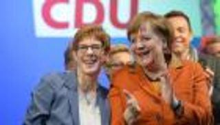 استطلاع: ميركل تعزز تقدمهما على الاشتراكيين