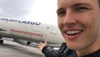 طائرة "جيش الحب" تصل الصومال