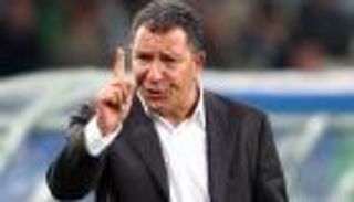 تقارير هولندية: تين كات يجدد عقده مع الجزيرة