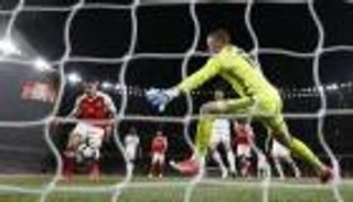أرسنال يواصل التمسك بأمل التأهل لدوري الأبطال