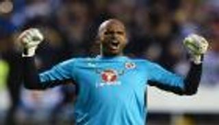 الحبسي يتألق ويقرب ريدينج من البريميير ليج