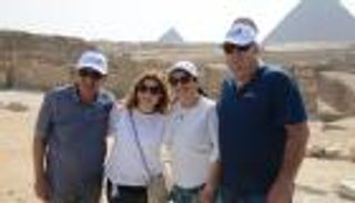 بالصور.. عائلة كريستيانو رونالدو في الأهرامات