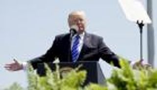   اقتصاديون لـ "العين": زيارة ترامب للسعودية تعزز فرص التجارة الحرة 