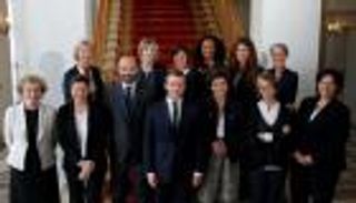 حزب ماكرون يتصدر استطلاعات الرأي قبيل الانتخابات التشريعية