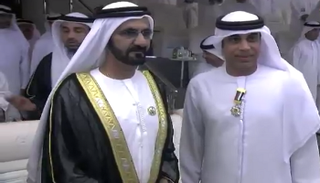 الشيخ محمد بن راشد يكرم مهدي علي