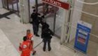 بالصور.. طعن شخصين بمحطة قطارات في إيطاليا