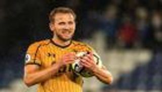 كين يحقق 4 أرقام مميزة برباعية في مرمى ليستر