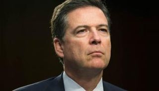 كومي سيدلي بشهادته في جلسة علنية