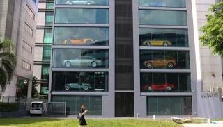 مبنى المعرض من الخارج