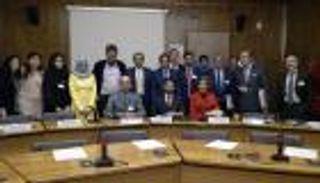 إهداء 200 كتاب من إصدارات أبوظبي لمكتبة معهد العالم العربي في باريس