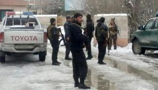 رجال شرطة أفغان فى موقع انفجار - أرشيفية