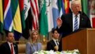 ترامب: النظام الإيراني إرهابي ينشر الفوضى بالمنطقة