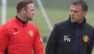 نيفيل يتوقع رحيل روني