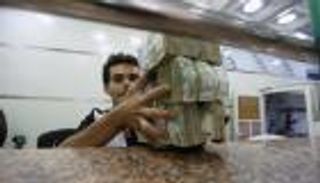 قيادي حوثي يسرق 120 مليار ريال يمني