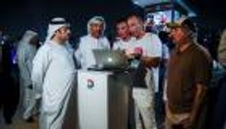 تدشين أول شاطئ للسباحة الليلية في دبي