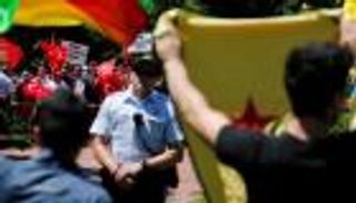 تركيا تستدعي سفير أمريكا بسبب سوء معاملة مسؤولين 