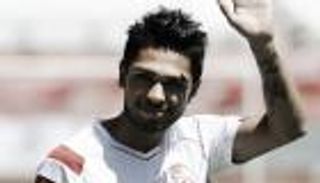 تريموليناس يغادر إشبيلية بعد عام من الغياب