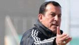 منتخب العراق يستعير مدرب القوة الجوية