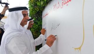 الفريق الشيخ سيف بن زايد آل نهيان في المعرض 