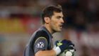 الأرقام القياسية تغري كاسياس لقبول عرض ليفربول