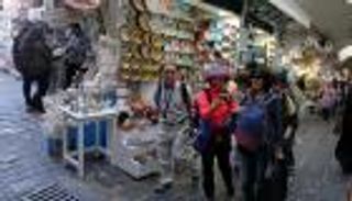 تونس تسعى لوقف هبوط الدينار برفع  الفائدة