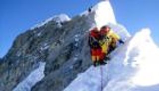 العثور على جثامين 4 متسلقين فوق إيفرست
