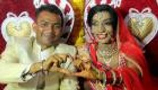 بالصور .. قصة حب "بوليوودية" بطلتها فتاة "محروقة"