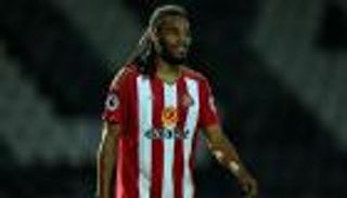 بالفيديو.. لاعب السيتي يتورط في مشاجرة جماعية