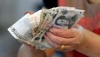  هونج كونج تحتج على خفض تصنيفها الائتماني 