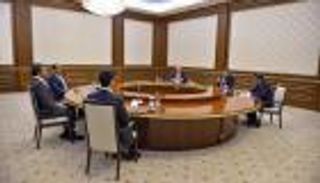 رئيس أوزبكستان يستقبل عبدالله بن زايد