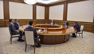 رئيس أوزباكستان يستقبل عبدالله بن زايد