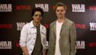 براد بيت لشاروخان: أخشى على هوليوود من غزو نجمات بوليوود