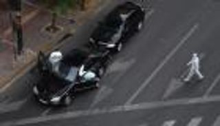 إصابة رئيس وزراء اليونان الأسبق بانفجار في سيارته