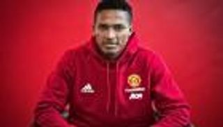 فالنسيا يمدد عقده مع يونايتد حتى 2019