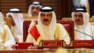 ملك البحرين يعزي السيسي في ضحايا حادث المنيا الإرهابي