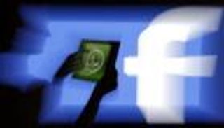 إدمان الآباء للإنترنت يصيب الأبناء بالاضطرابات