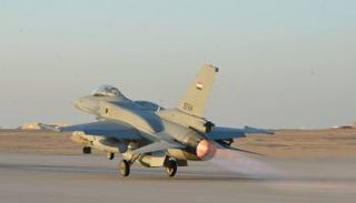 مقاتلة مصرية تستعد لتوجيه الضربات