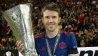 يونايتد يبقي على كاريك حتى 2018